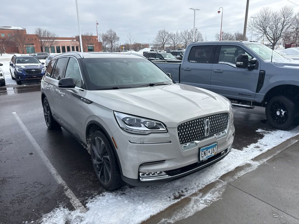 Used 2020 Lincoln Aviator Reserve w/ Equipment Group 202A image 2