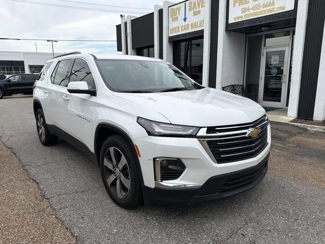 Used 2023 Chevrolet Traverse LT w/ LT Premium Package AWD/4WD image 4