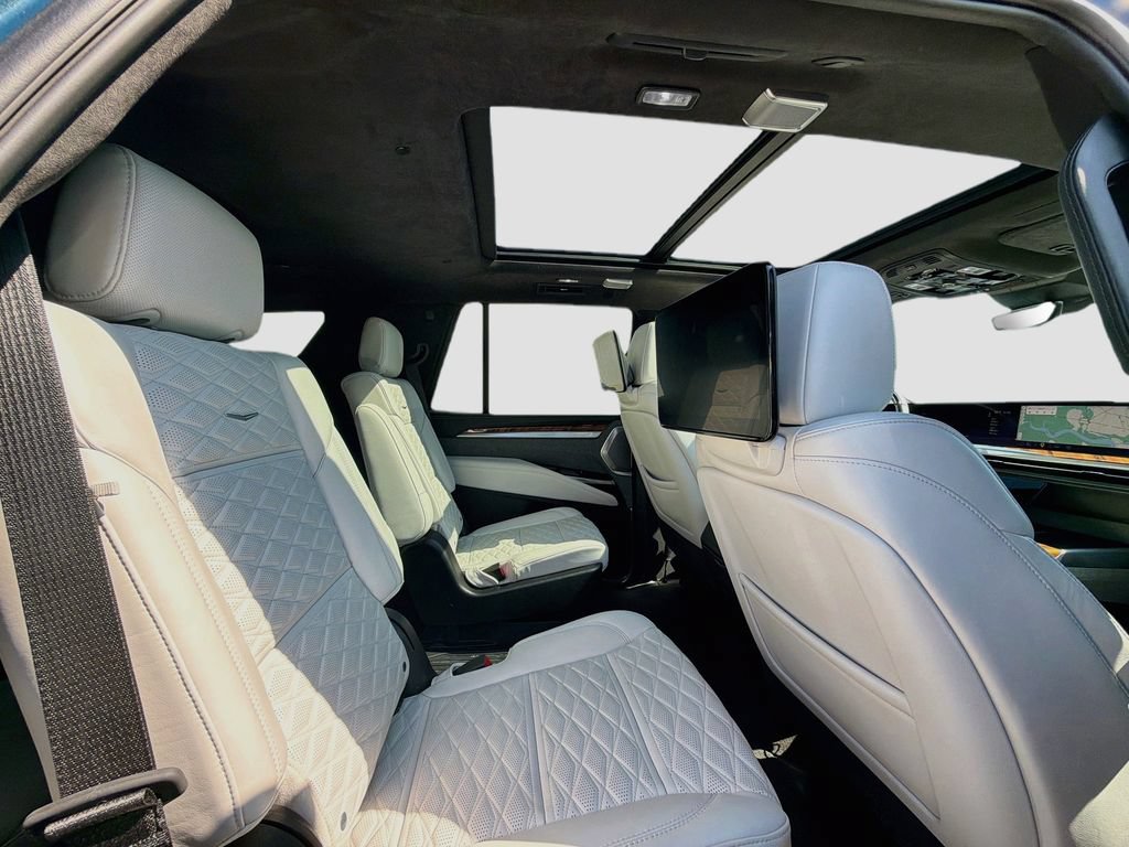 Used 2025 Cadillac Escalade Sport Platinum w/ LPO, ONYX Package AWD/4WD image 31