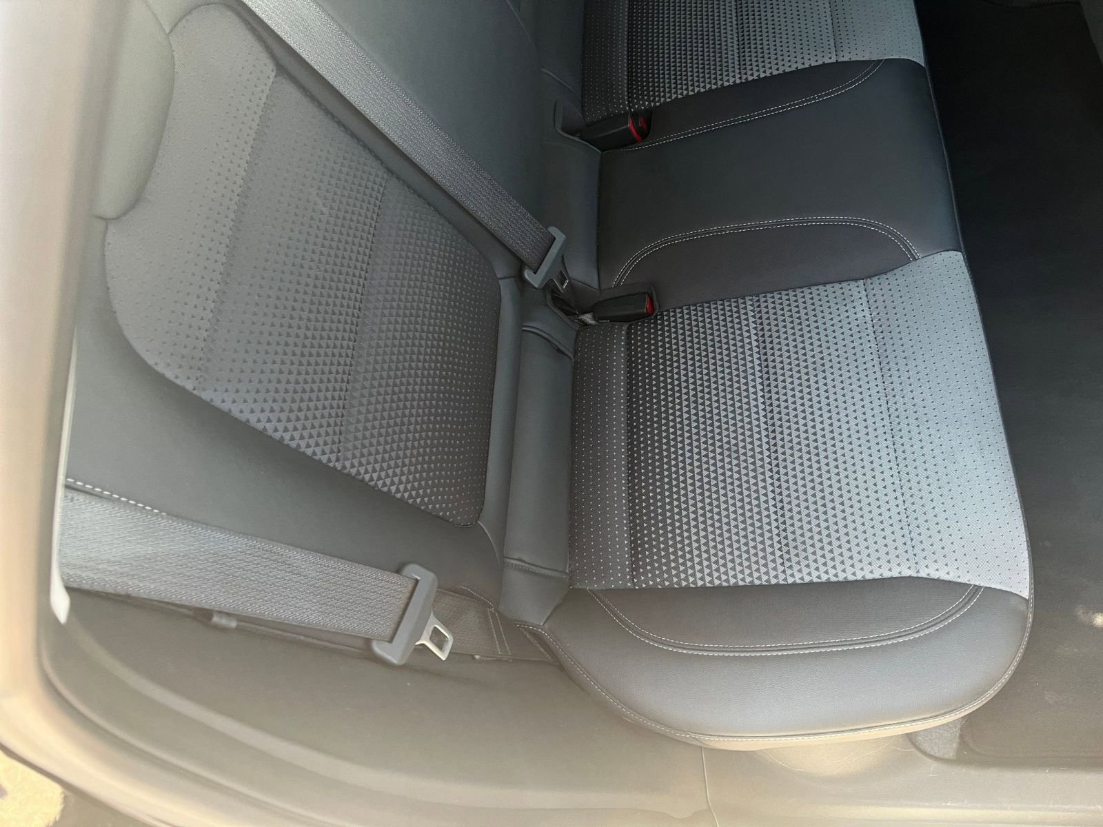 Used 2025 Chevrolet Trax LT FWD image 38