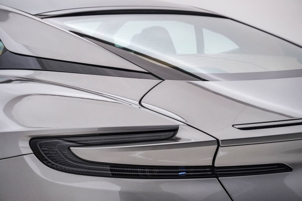 Used 2025 Aston Martin DB12 Coupe RWD image 13