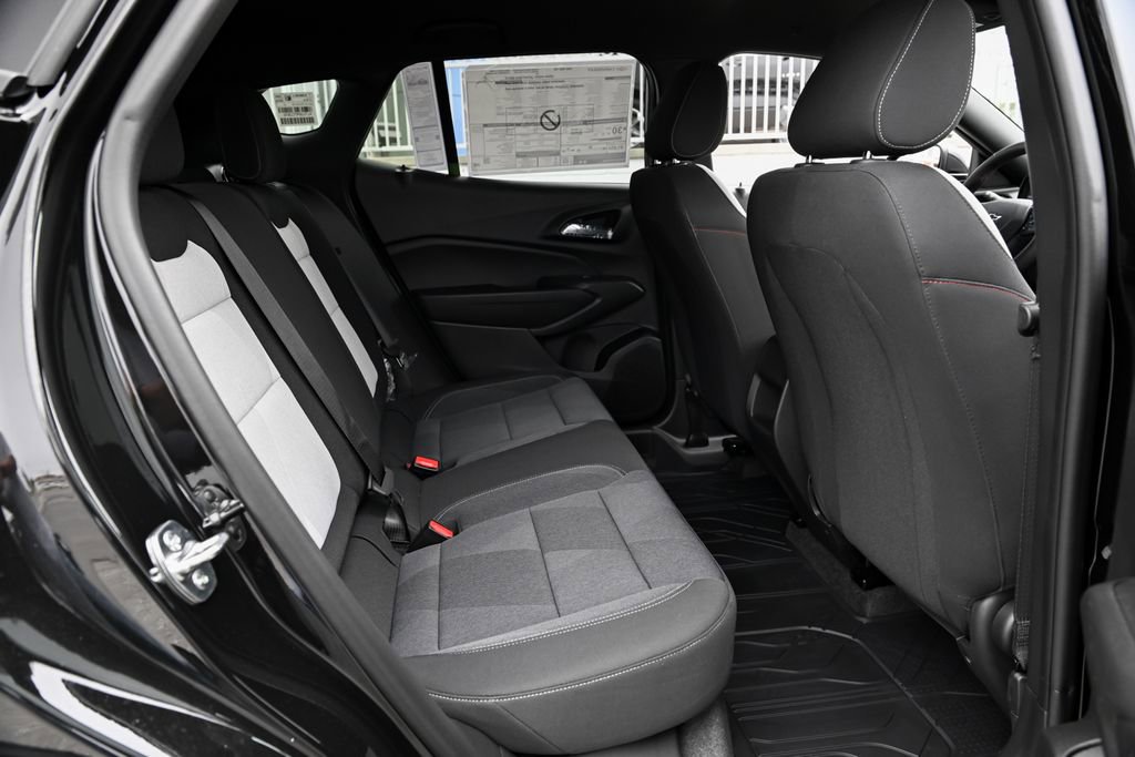 New 2026 Chevrolet Trax RS w/ Driver Confidence Package FWD image 32