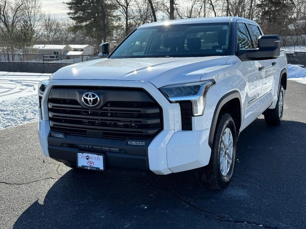 Used 2022 Toyota Tundra SR5 w/ SR5 Convenience Package image 9