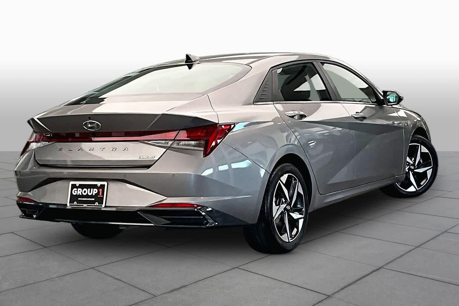 Used 2023 Hyundai Elantra Limited FWD image 13