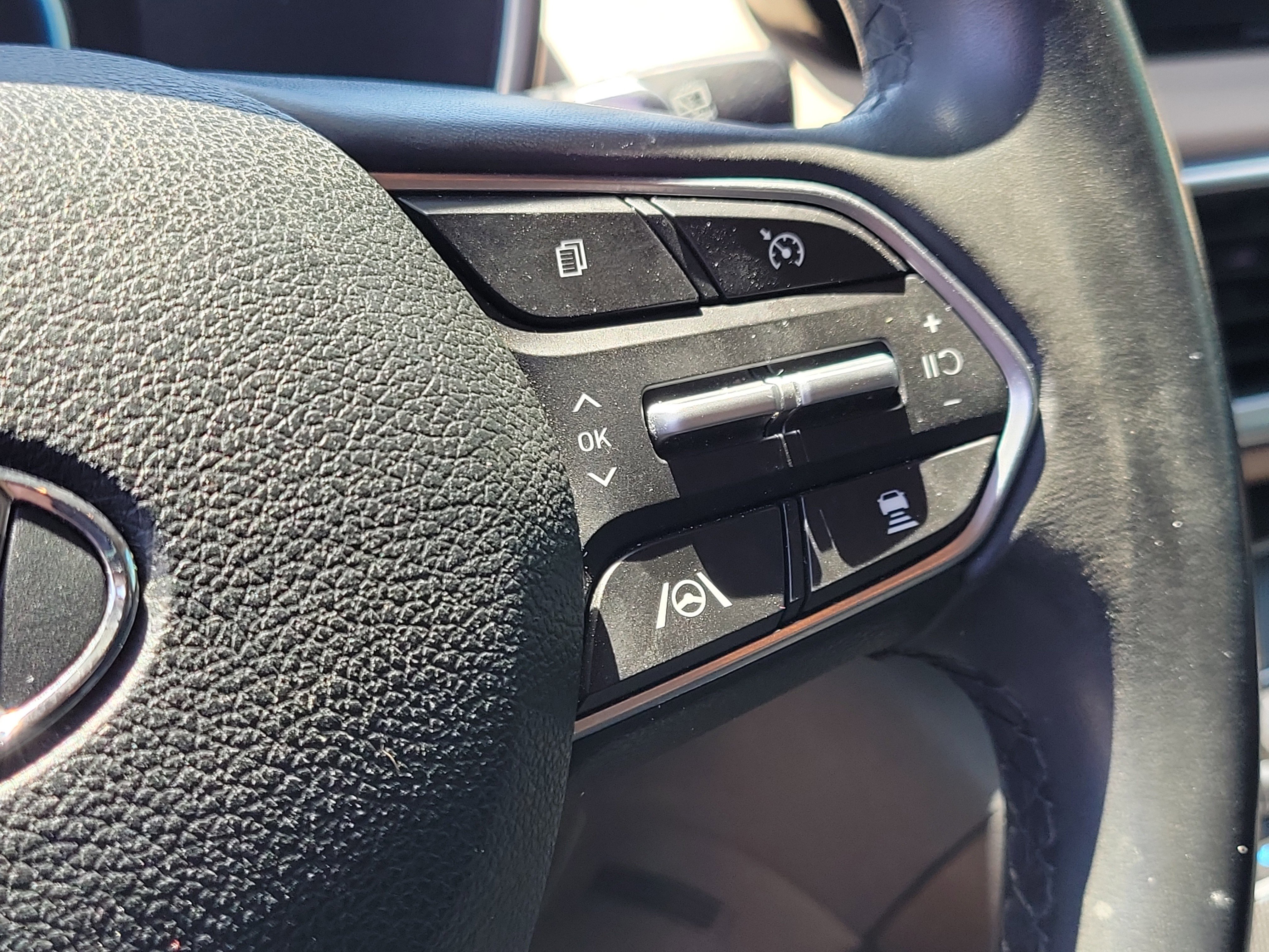 Used 2021 Hyundai Santa Fe SEL w/ Convenience Package image 25