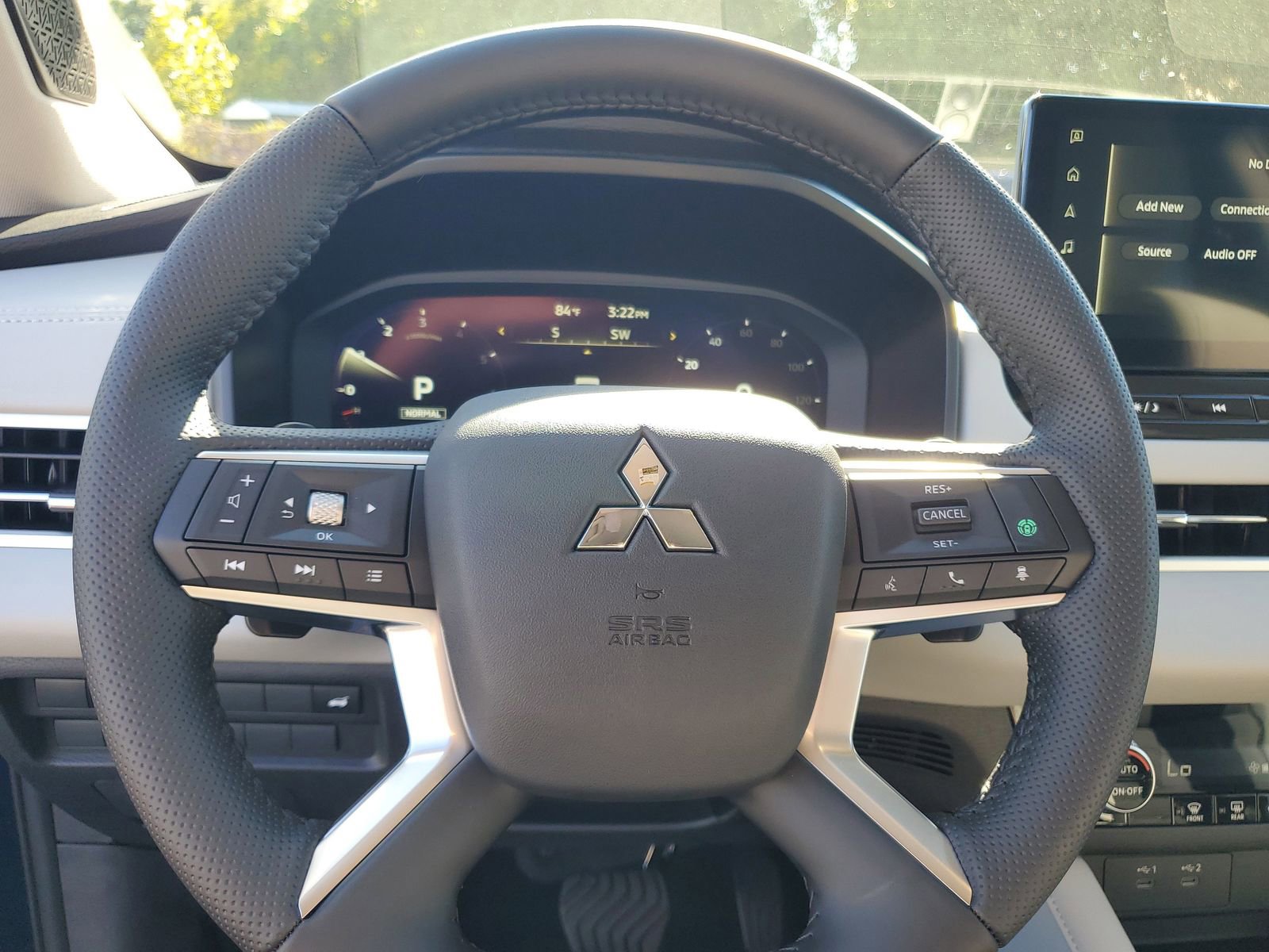 New 2025 Mitsubishi Outlander SE image 11