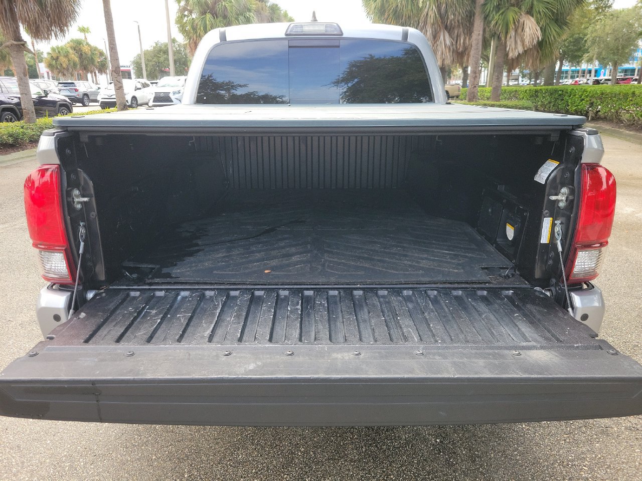 Used 2019 Toyota Tacoma TRD Off-Road w/ Technology Package AWD/4WD image 7