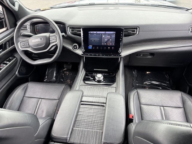 Used 2024 Jeep Wagoneer L Series II w/ Flexible Seating Group AWD/4WD image 16