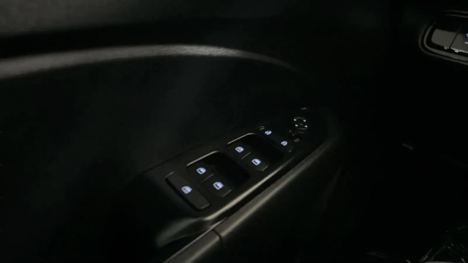 Used 2025 Hyundai Venue SEL FWD image 16