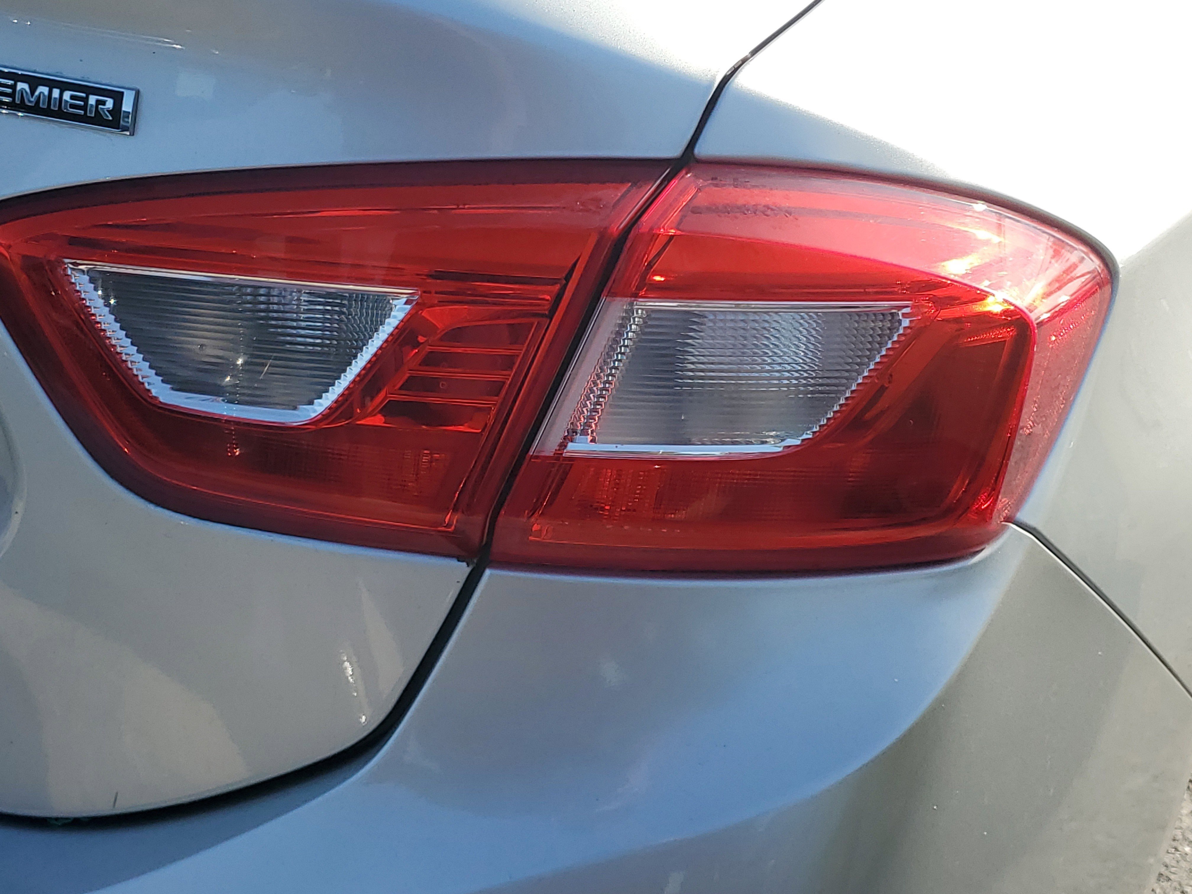Used 2017 Chevrolet Cruze Premier FWD image 9