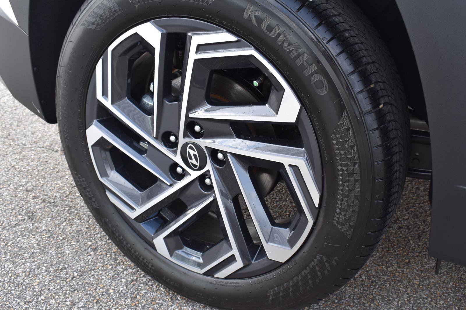 Used 2025 Hyundai Tucson Limited image 12