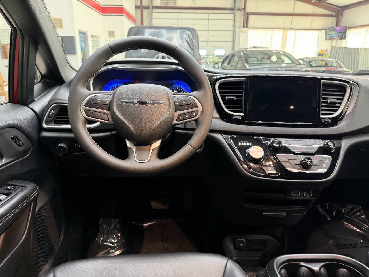 Used 2025 Chrysler Pacifica Select FWD image 20