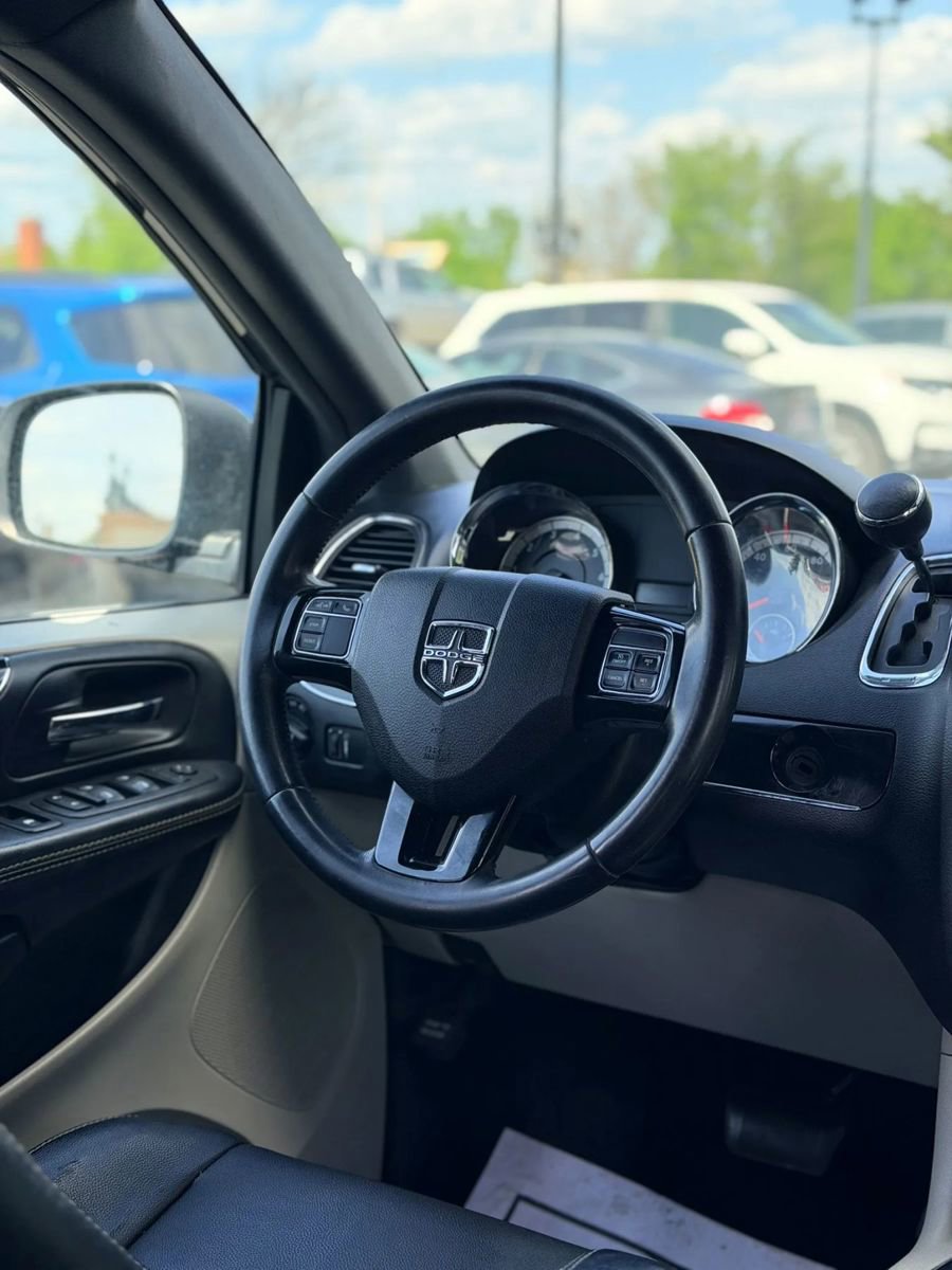 Used 2017 Dodge Grand Caravan SXT FWD image 15