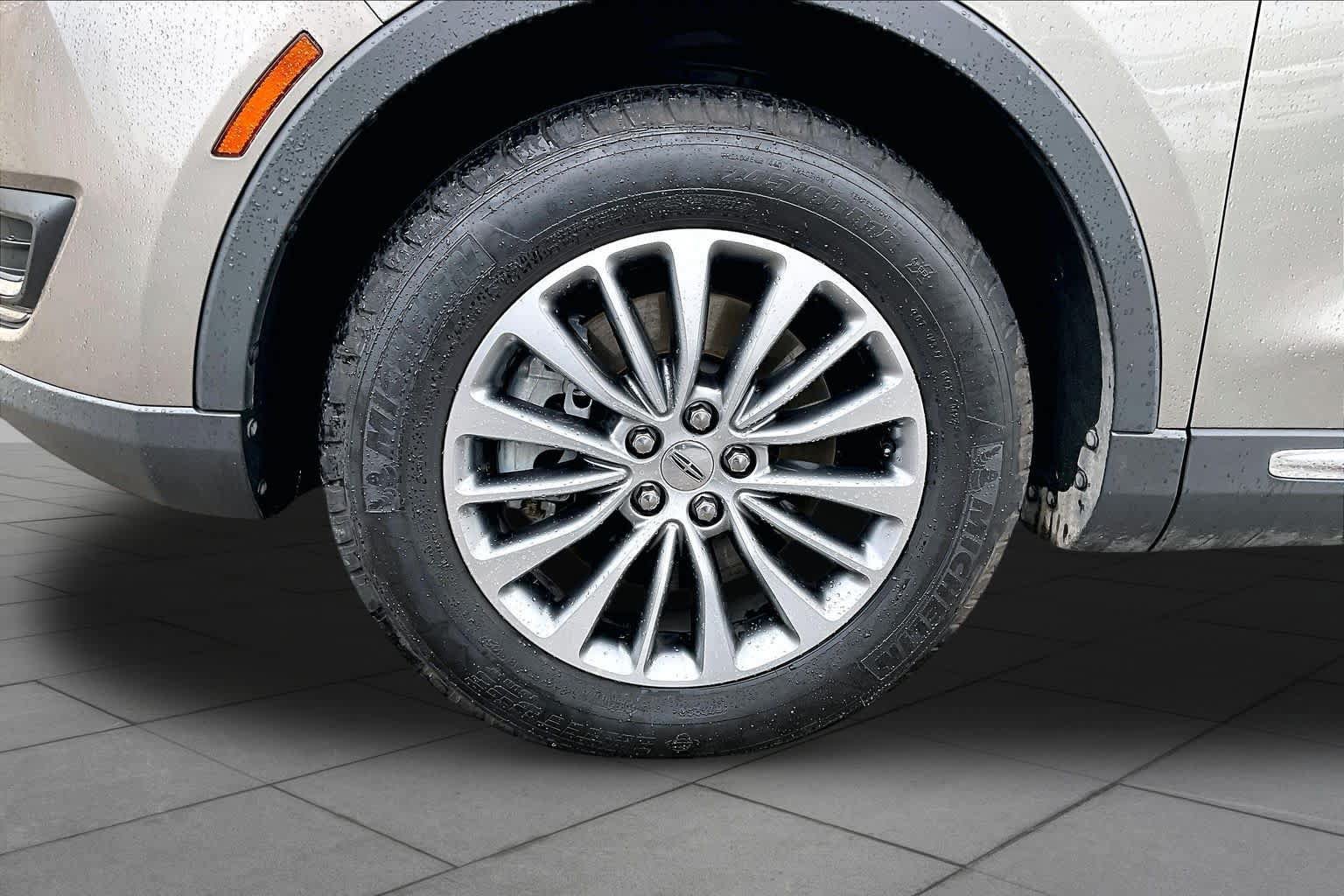 Used 2016 Lincoln MKX Select w/ Select Plus Package FWD image 11