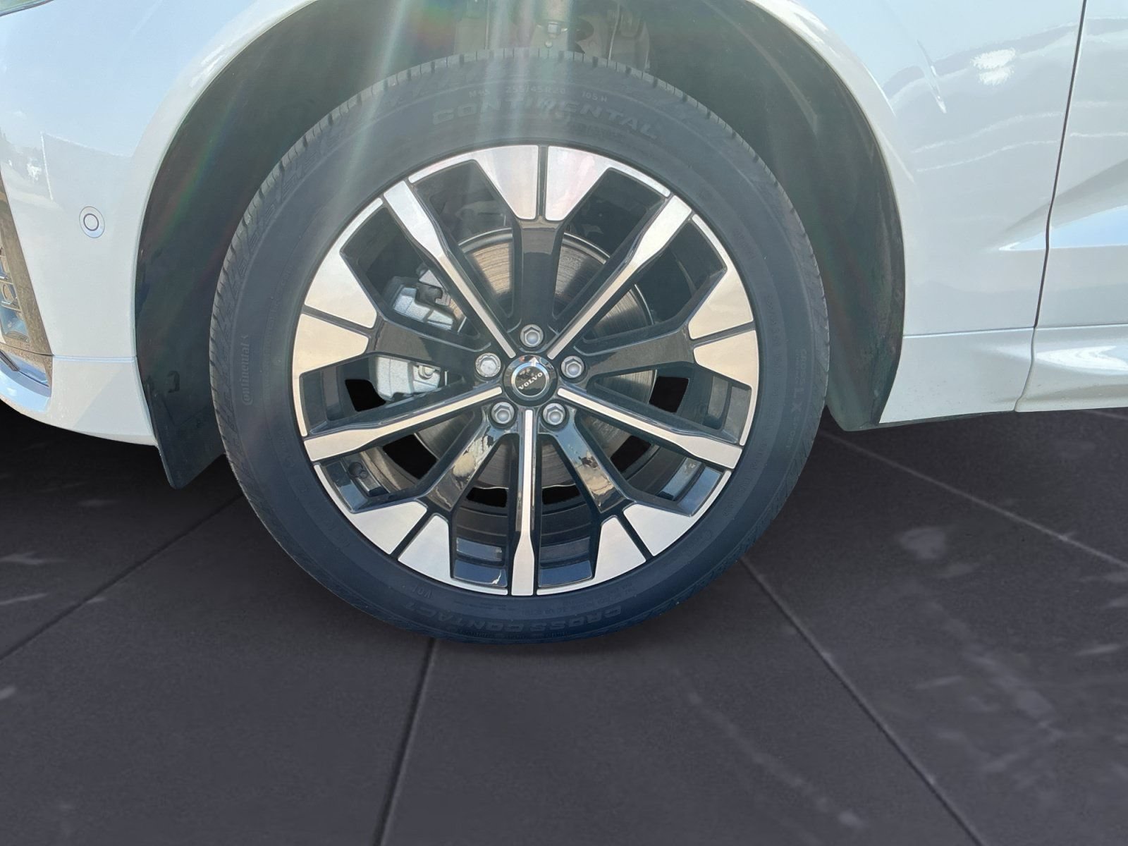 New 2026 Volvo XC60 B5 Plus w/ Protection Package Premier AWD/4WD image 14