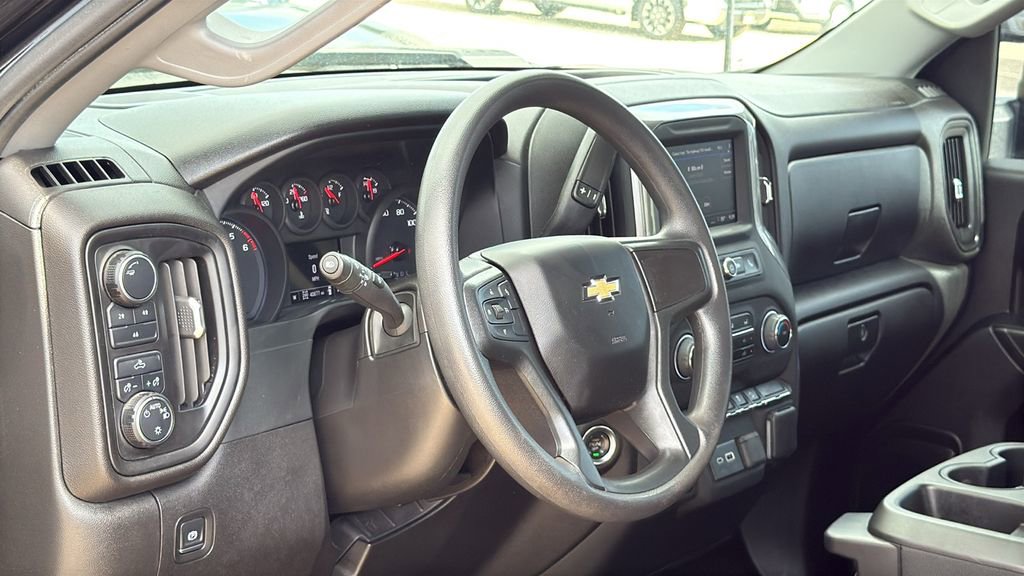 Used 2024 Chevrolet Silverado 2500 Custom w/ Custom Convenience Package image 9