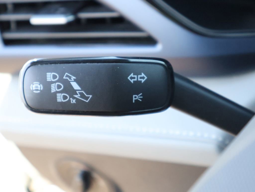 Certified 2024 Volkswagen Taos SE image 35