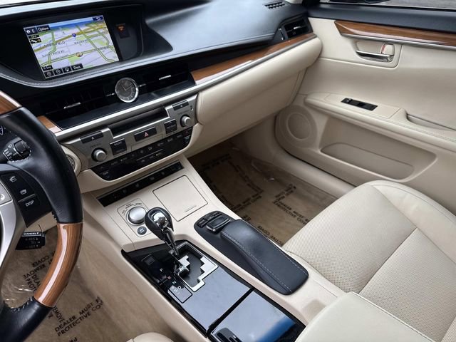 Used 2015 Lexus ES 300h w/ Navigation System Package FWD image 26