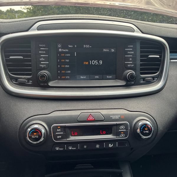 Used 2019 Kia Sorento FWD V6 image 29
