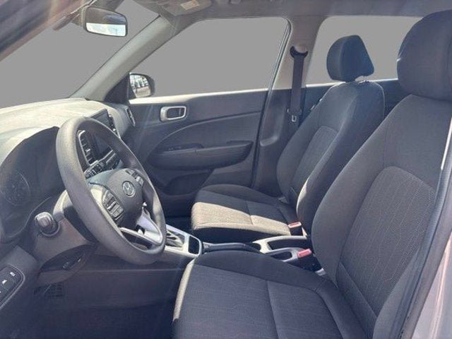Used 2021 Hyundai Venue SE FWD image 3