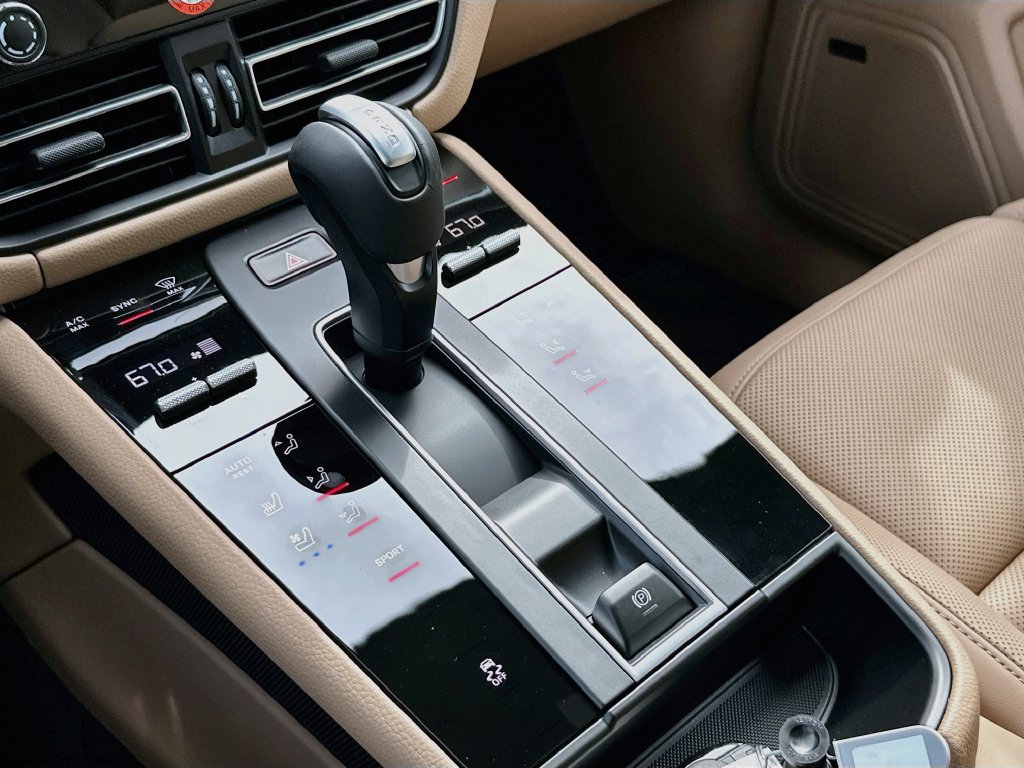 New 2026 Porsche Macan AWD/4WD image 19