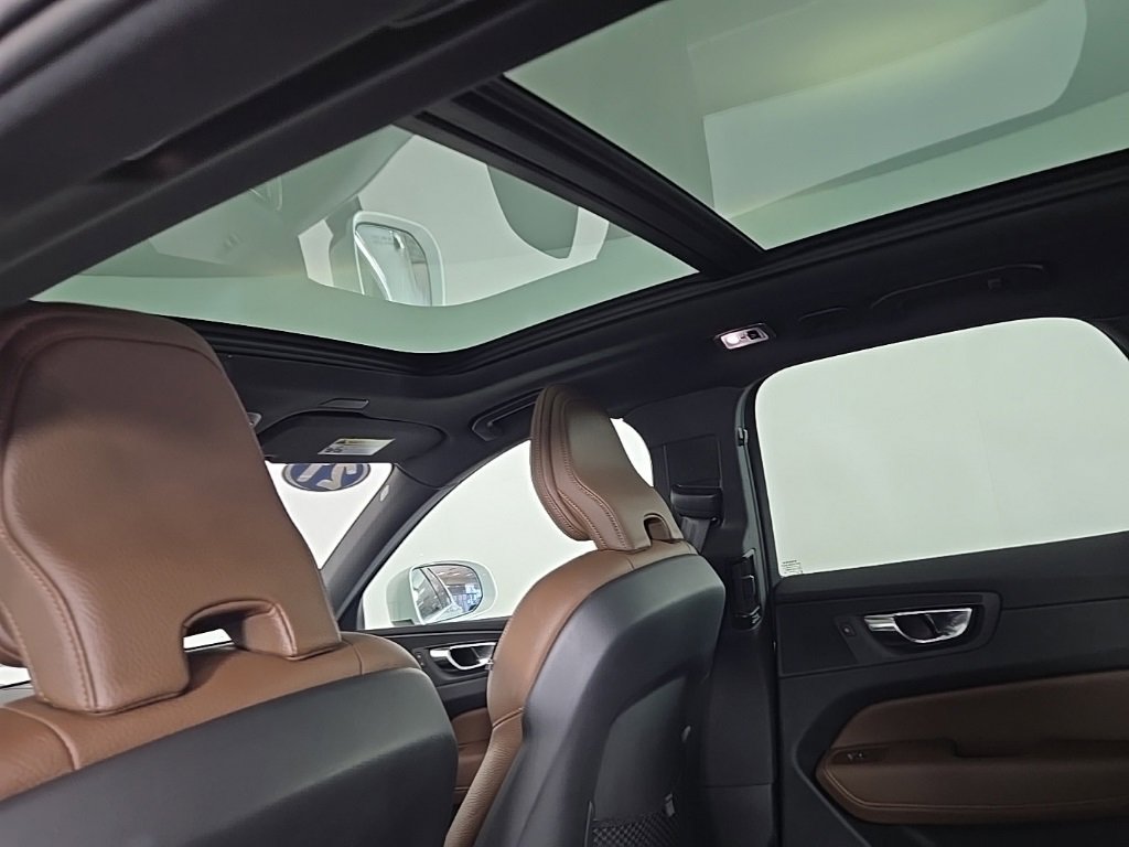 Used 2021 Volvo XC60 T8 Inscription Expression image 20