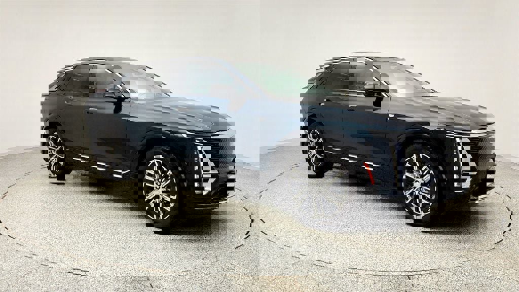 Used 2024 Cadillac Lyriq Luxury image 3