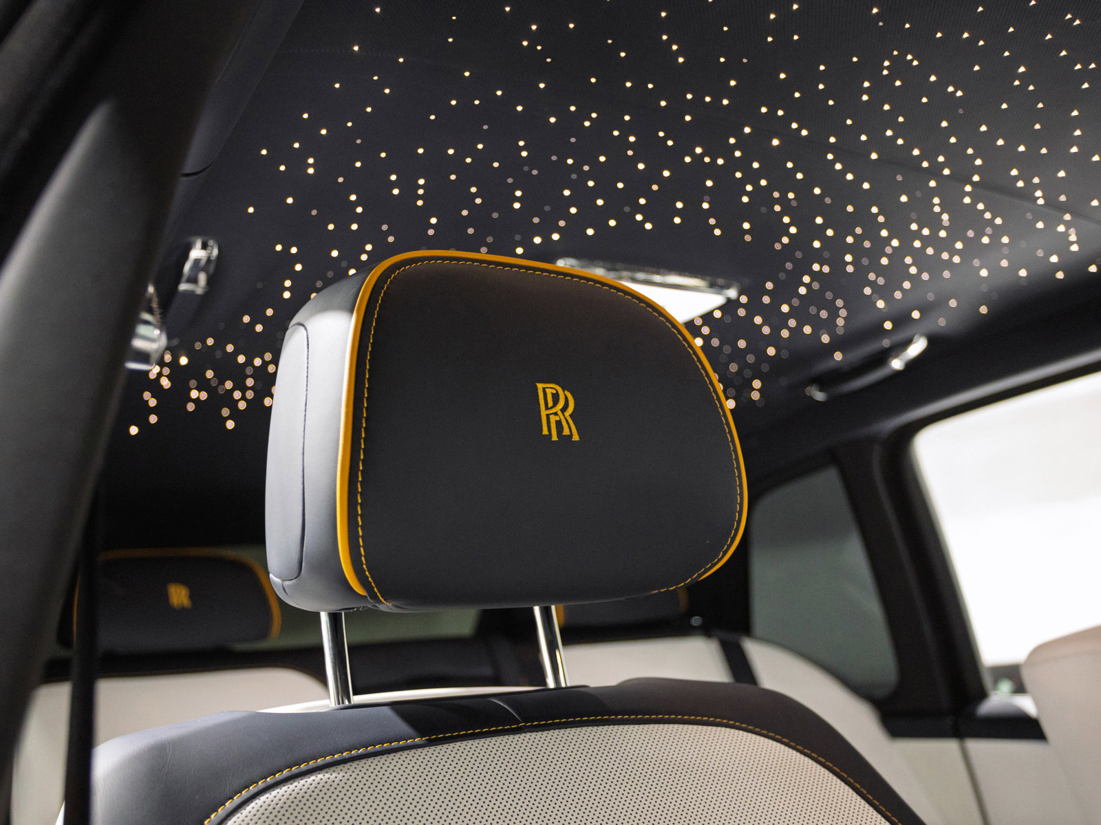 Used 2024 Rolls-Royce Cullinan Black Badge image 9