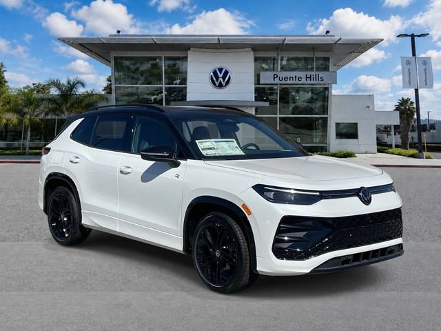 New 2026 Volkswagen Tiguan SE R-Line FWD image 1