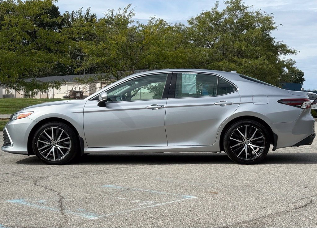 Used 2023 Toyota Camry XLE FWD image 2