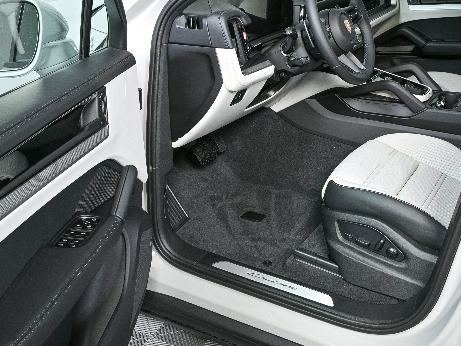 New 2026 Porsche Cayenne Coupe AWD/4WD image 8
