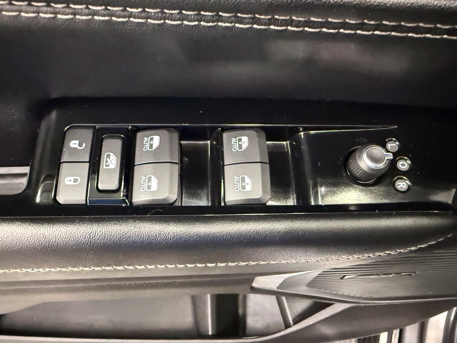 Used 2025 Jeep Wagoneer Series II AWD/4WD image 10