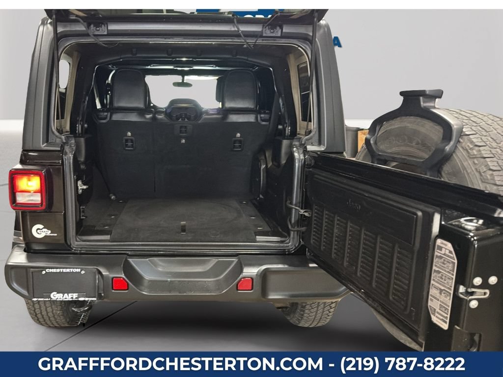 Used 2018 Jeep Wrangler Unlimited Sahara AWD/4WD image 16