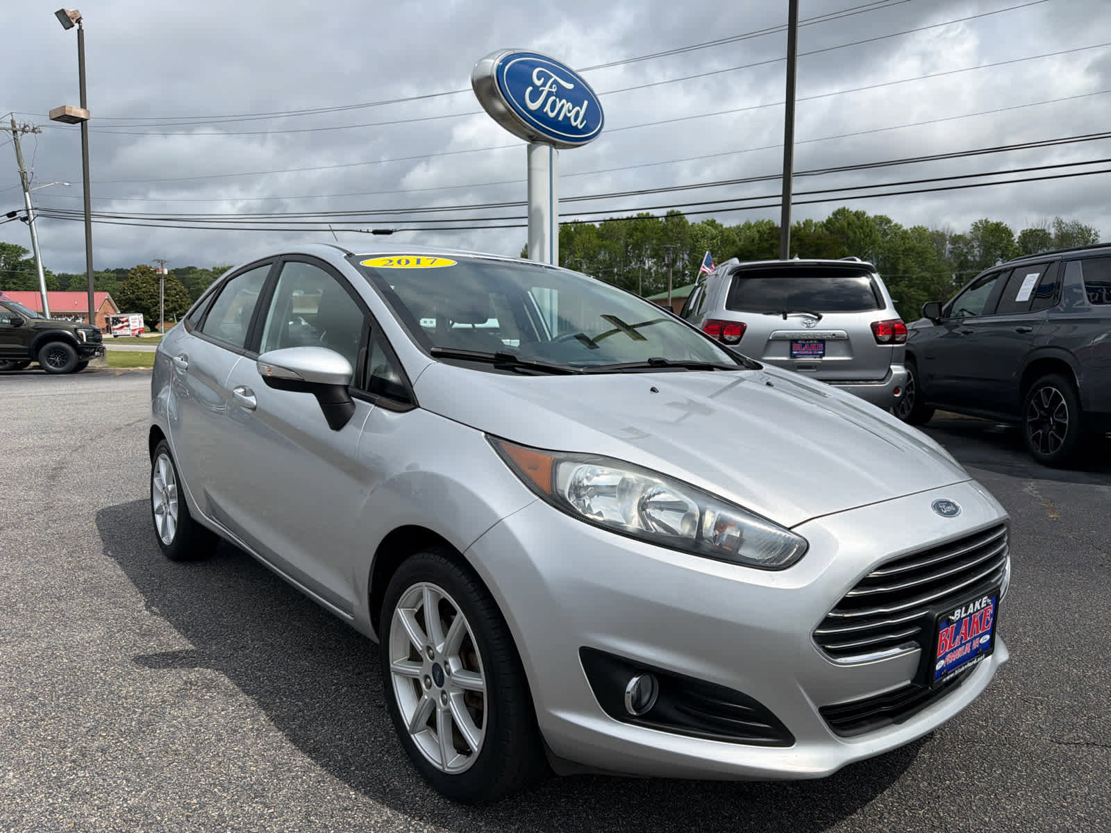 Used 2017 Ford Fiesta SE w/ Equipment Group 201A FWD image 1
