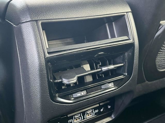 Used 2023 Jeep Grand Cherokee Limited image 19