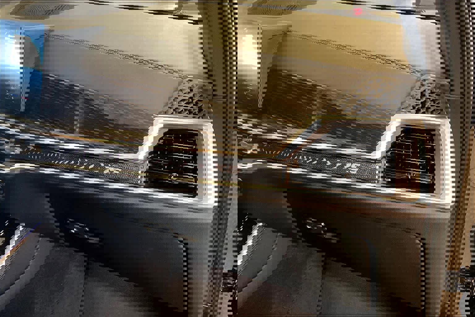 Used 2024 BMW X5 xDrive50e image 17