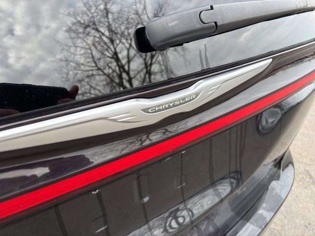 Used 2023 Chrysler Pacifica Touring-L image 48