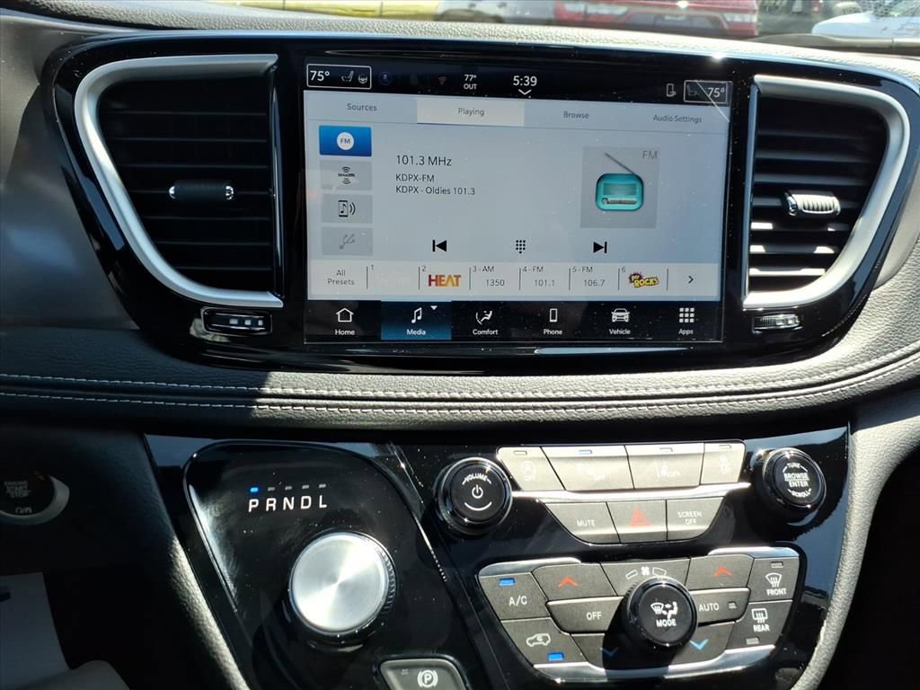 New 2026 Chrysler Pacifica Select image 14