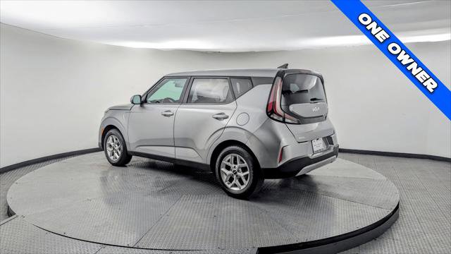Used 2023 Kia Soul LX w/ Option Group 015 FWD image 2
