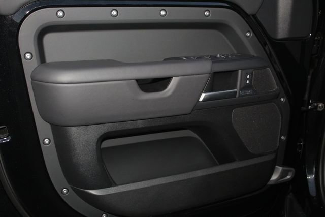 New 2026 Land Rover Defender 130 X-Dynamic SE image 20