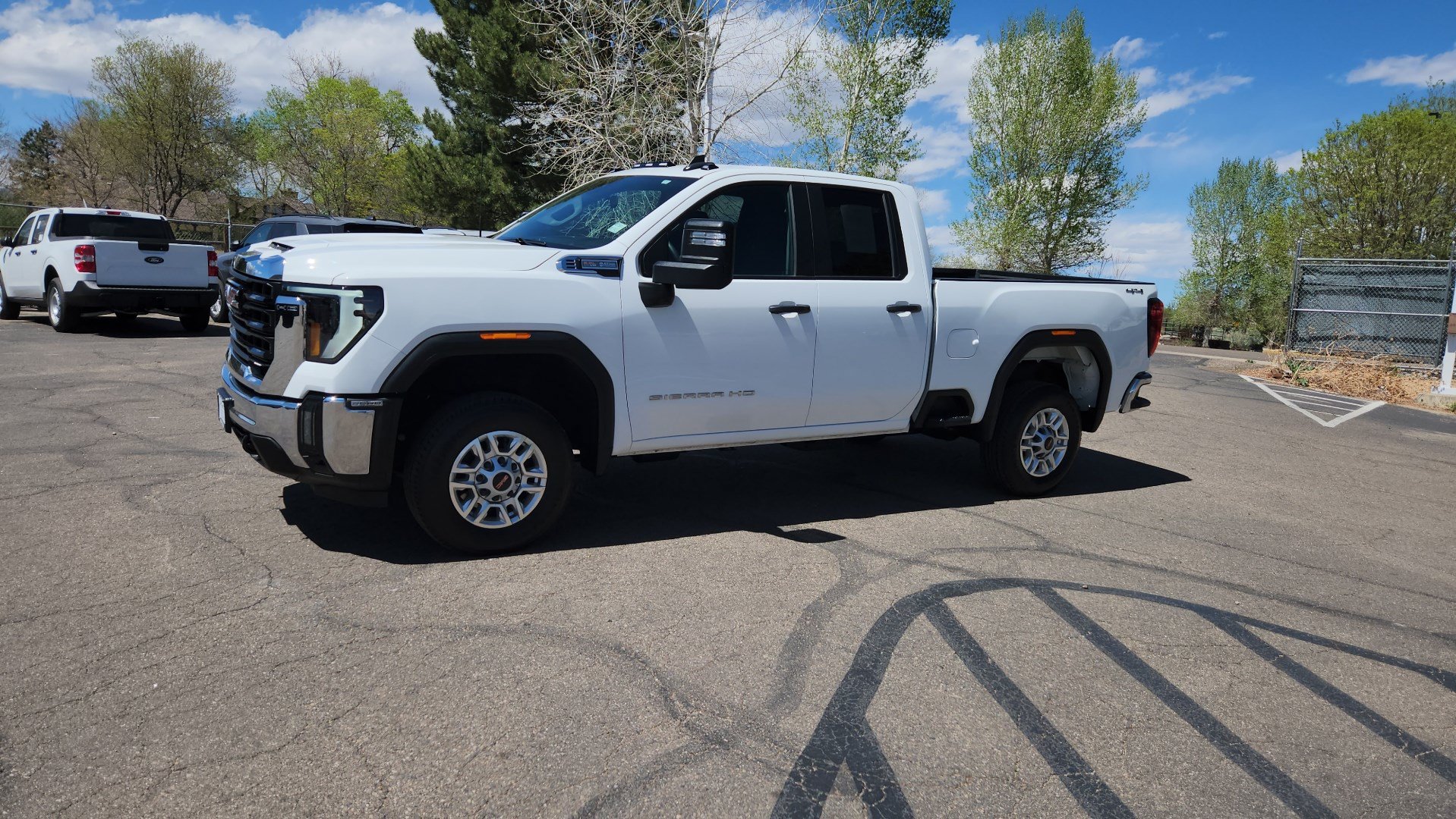 Used 2025 GMC Sierra 2500 Pro w/ Convenience Package AWD/4WD image 4
