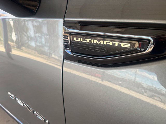 Used 2025 GMC Yukon Denali Ultimate w/ LPO, Floor Liner Package AWD/4WD image 4