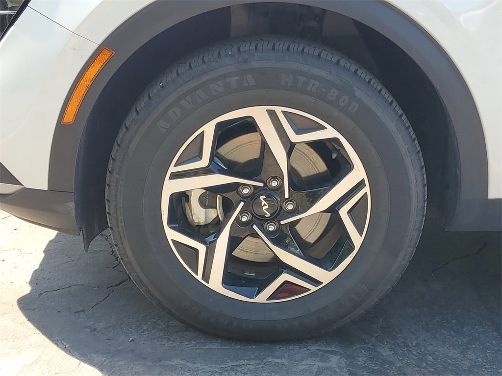 Used 2023 Kia Sportage LX image 9