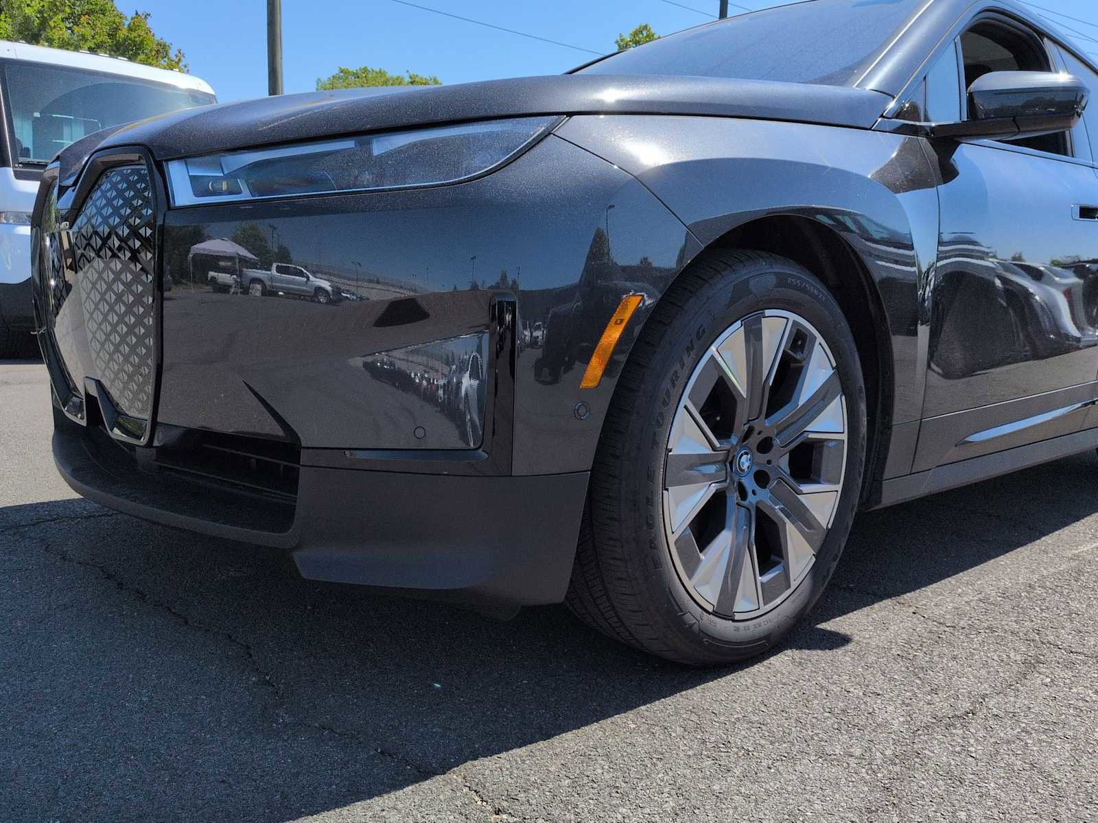 Certified 2022 BMW iX xDrive50 w/ Premium Package AWD/4WD image 11