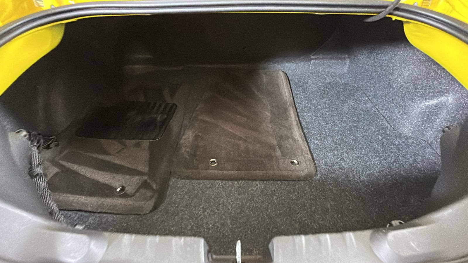 Used 2010 Chevrolet Camaro SS RWD image 28