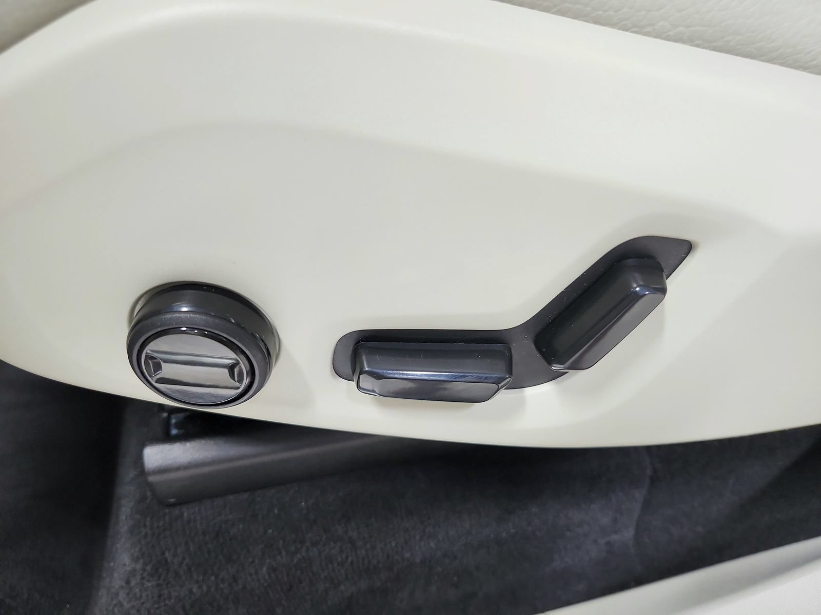 Used 2024 Volvo XC90 B5 Plus AWD/4WD image 20