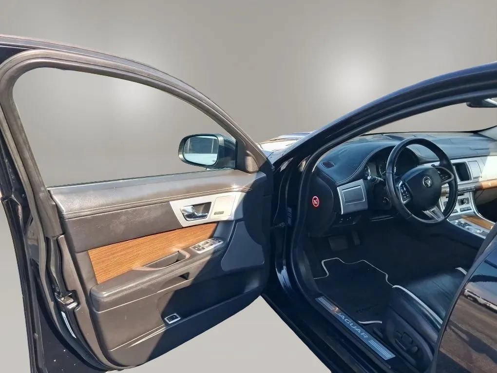 Used 2015 Jaguar XF Sport AWD/4WD image 20