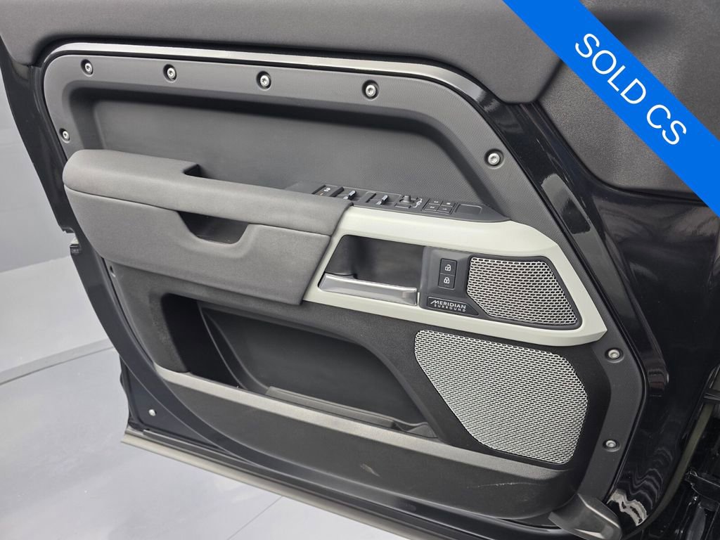 Used 2023 Land Rover Defender 130 SE image 24