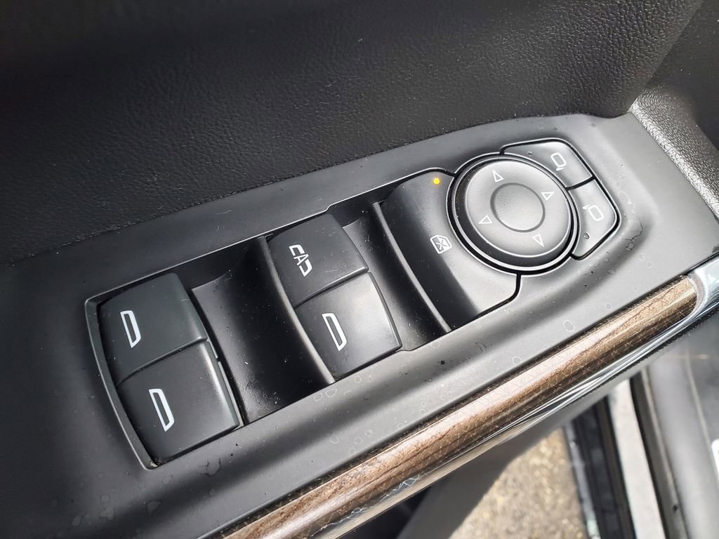 Used 2022 Chevrolet Silverado 1500 LT w/ Z71 Off-Road Package image 9