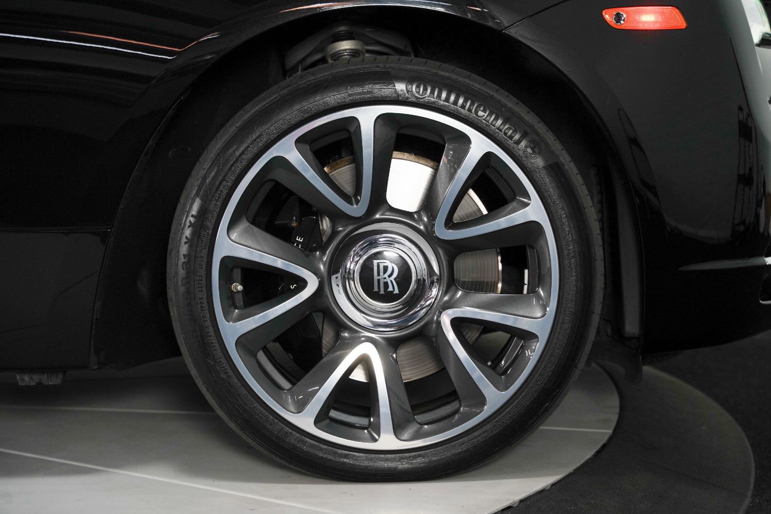 Used 2017 Rolls-Royce Wraith image 25